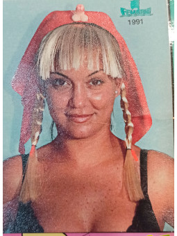 DEADEMA CON TRENZAS Y PAÑOLETA