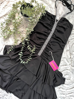 VESTIDO NEGRO CON VOLANTES