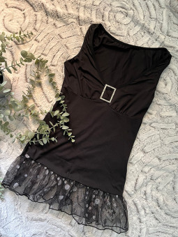 VESTIDO NEGRO CEÑIDO